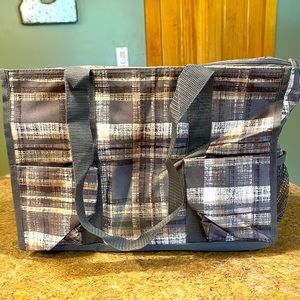ThirtyOne zip top organizing tote